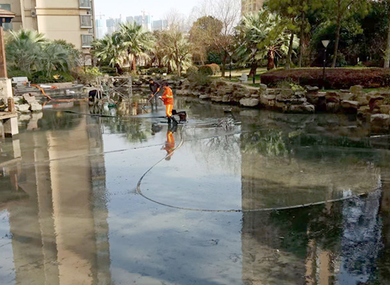 东山景观池淤泥清理